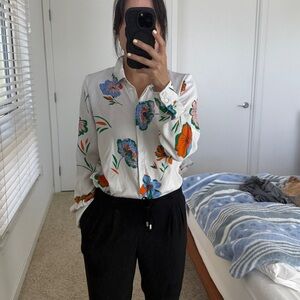 Forever 21 White Floral Women’s Shirt - Medium